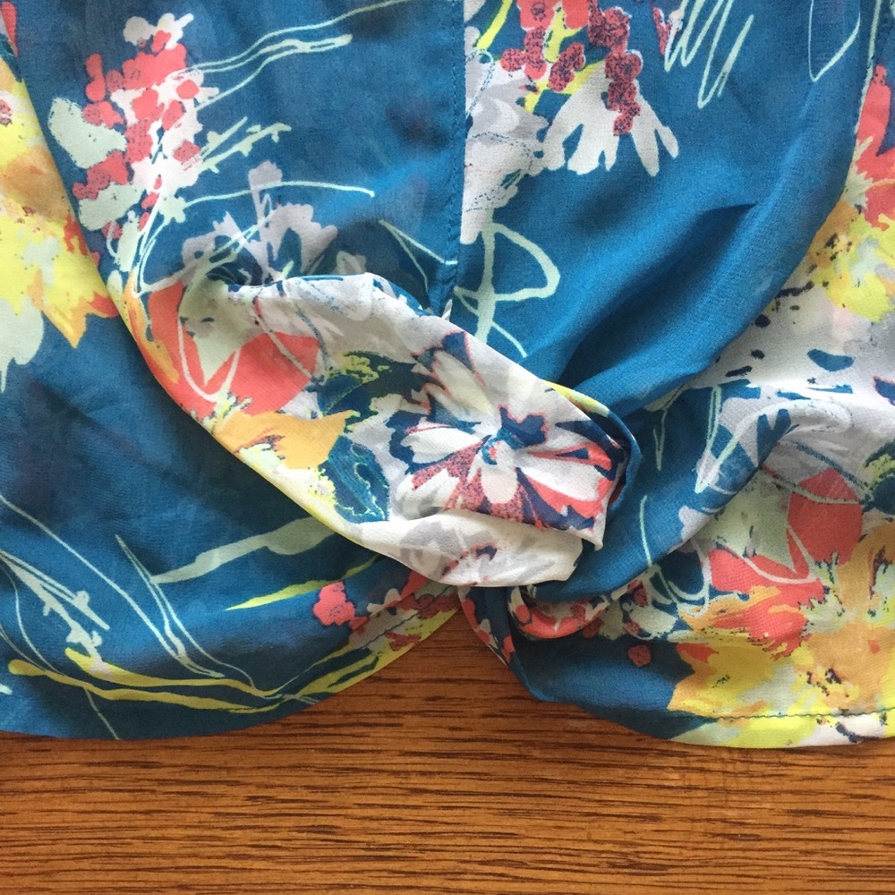 Front Knot Blouse - Picture 3 of 5